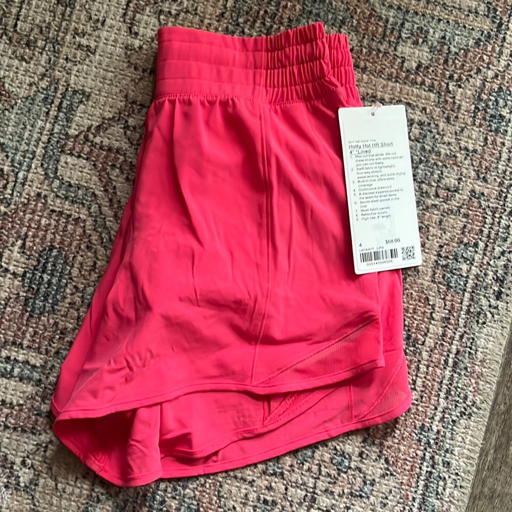 Lululemon Hotty Hot Shorts 4”